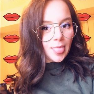 Meet your Posher, Leah